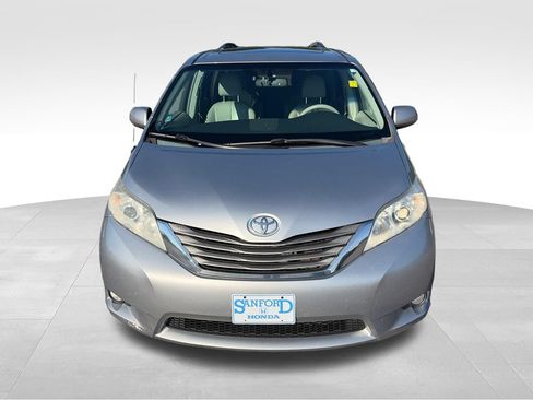 Used 2014 Toyota Sienna XLE AWD/4WD image 9