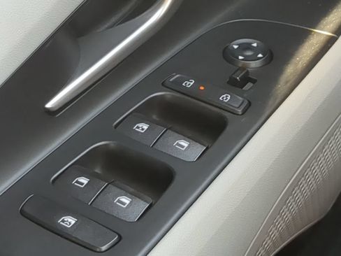 Used 2025 Hyundai Elantra Limited FWD image 19