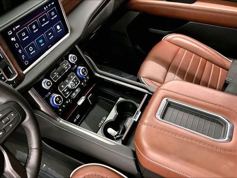 Used 2024 GMC Yukon Denali Ultimate image 17