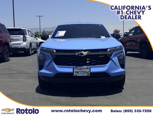 Used 2024 Chevrolet Trax RS w/ Sunroof Package FWD image 2