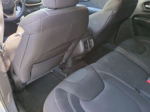 Used 2017 Jeep Cherokee Latitude image 18