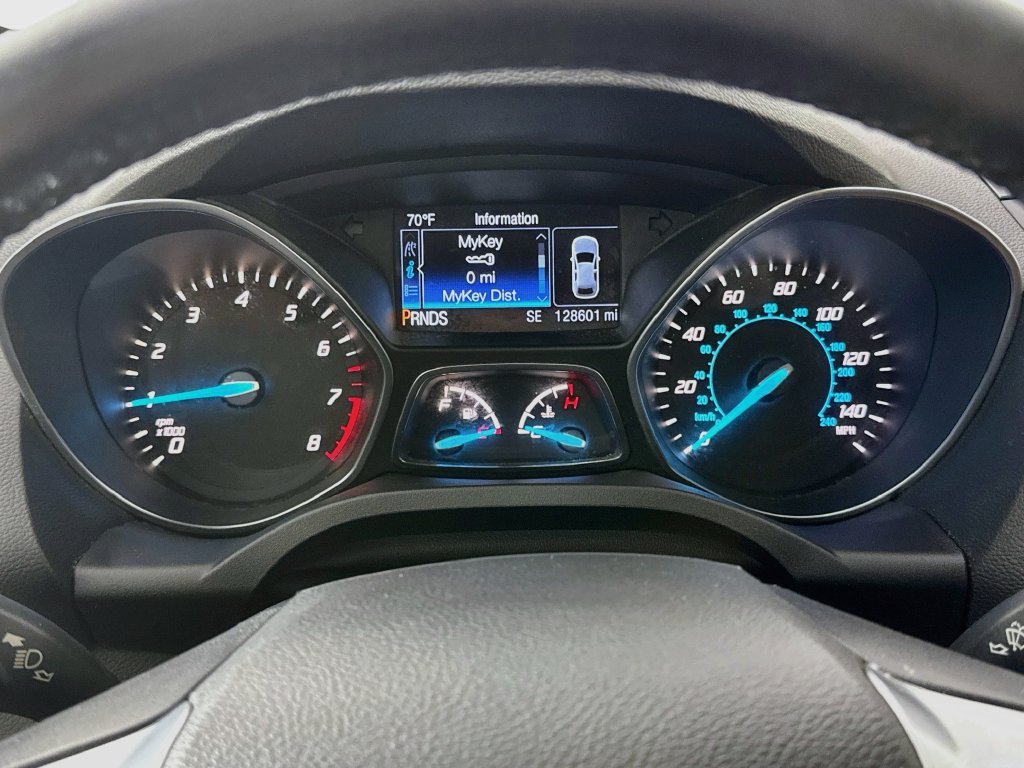 Used 2016 Ford Escape SE w/ SE Leather Comfort Package AWD/4WD image 14