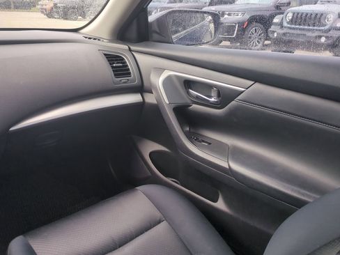 Used 2017 Nissan Altima 2.5 SR FWD image 17