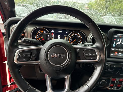 Used 2022 Jeep Wrangler Unlimited Sahara AWD/4WD image 24