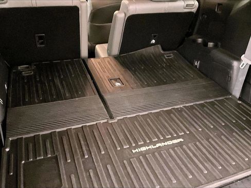 Used 2022 Toyota Highlander XLE image 33