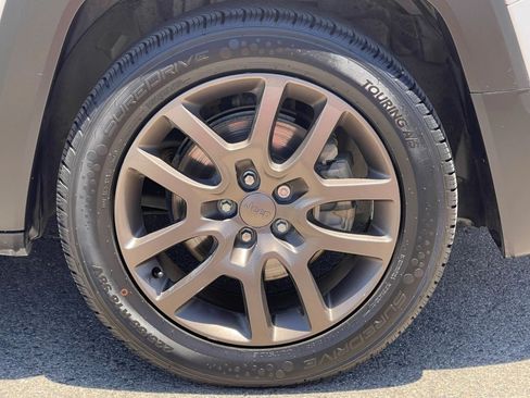 Used 2016 Jeep Renegade 75th Anniversary FWD image 32
