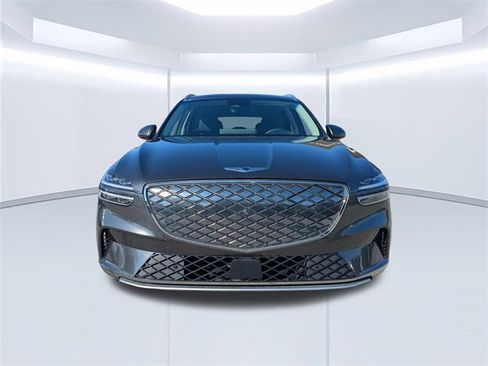 Used 2023 Genesis Electrified GV70 Advanced image 9