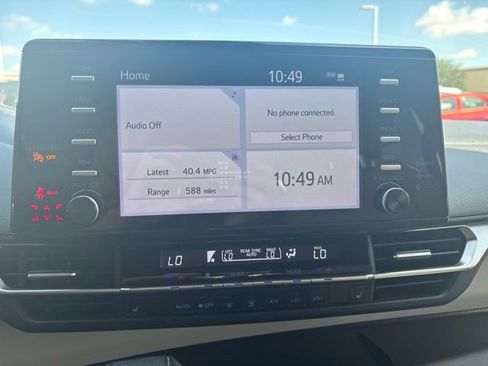 Used 2023 Toyota Sienna XLE FWD image 11