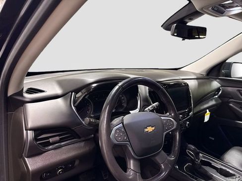 Used 2021 Chevrolet Traverse Premier image 11