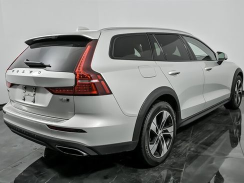 Used 2020 Volvo V60 T5 Cross Country w/ Protection Package Premier AWD/4WD image 10