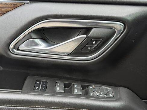 Used 2023 Chevrolet Suburban Premier image 26