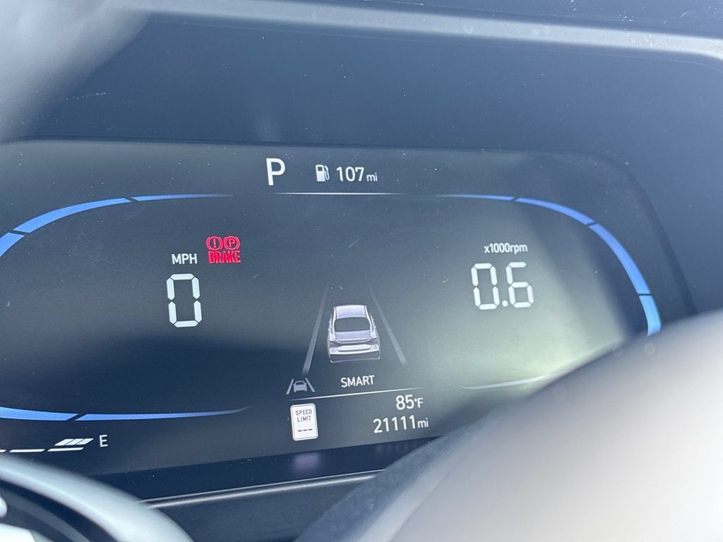 Used 2025 Hyundai Elantra Sport FWD image 9