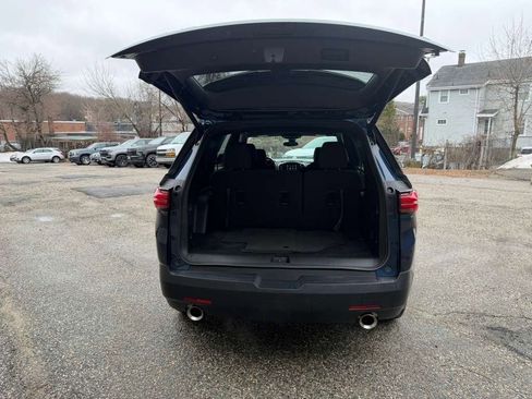 Used 2023 Chevrolet Traverse LT image 5