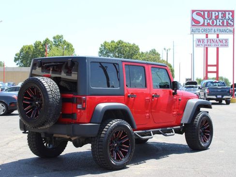 Used 2017 Jeep Wrangler Unlimited Rubicon w/ Connectivity Group image 4