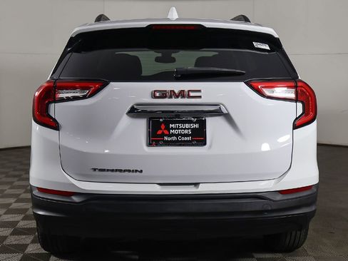 Used 2023 GMC Terrain SLE w/ Driver Convenience Package image 11