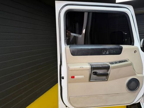 Used 2003 HUMMER H2 w/ Preferred Equipment Group AWD/4WD image 32