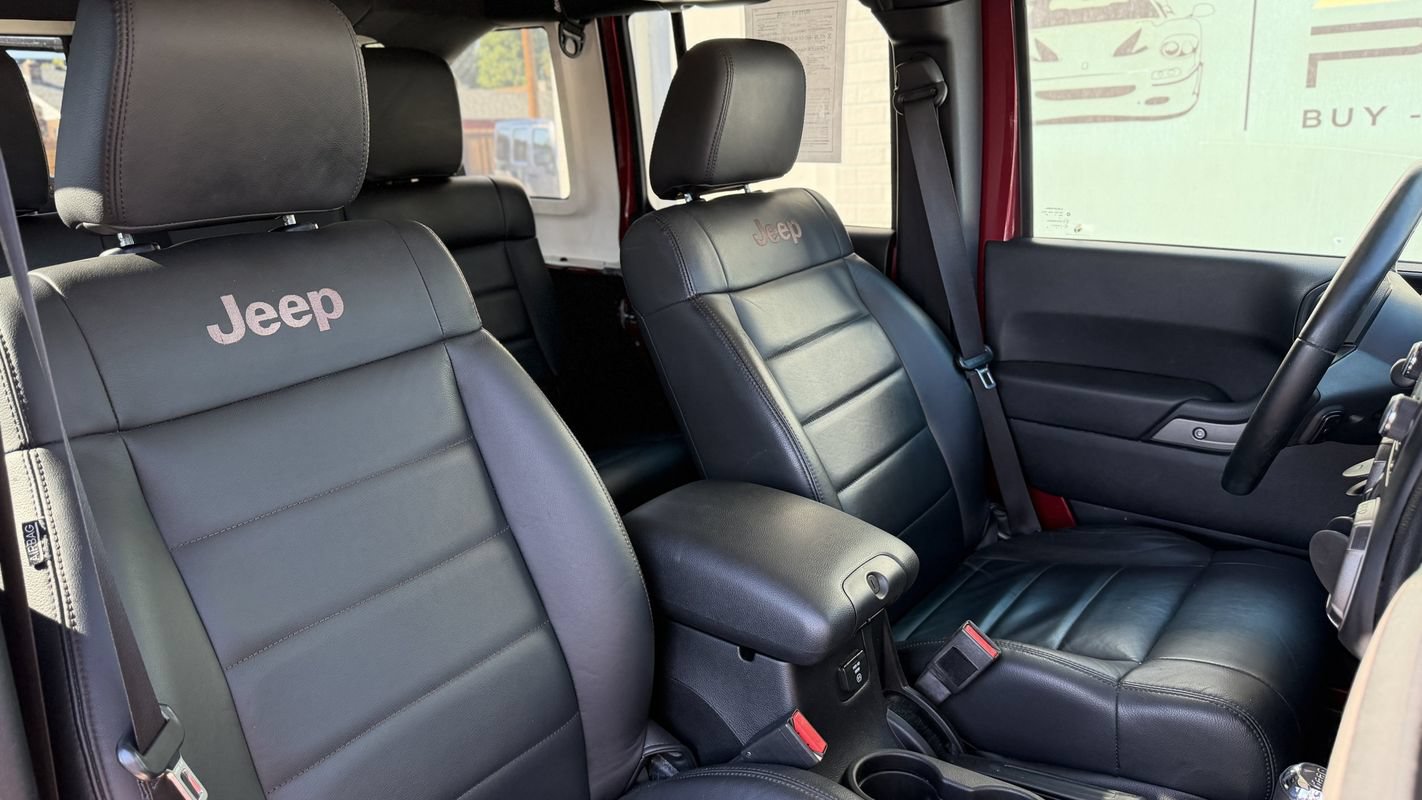 Used 2012 Jeep Wrangler Unlimited Sport AWD/4WD image 8
