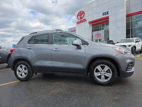 Used 2020 Chevrolet Trax LT w/ Driver Confidence Package FWD image 1