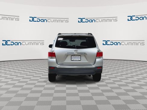 Used 2012 Toyota Highlander SE w/ Tow Pkg FWD image 7