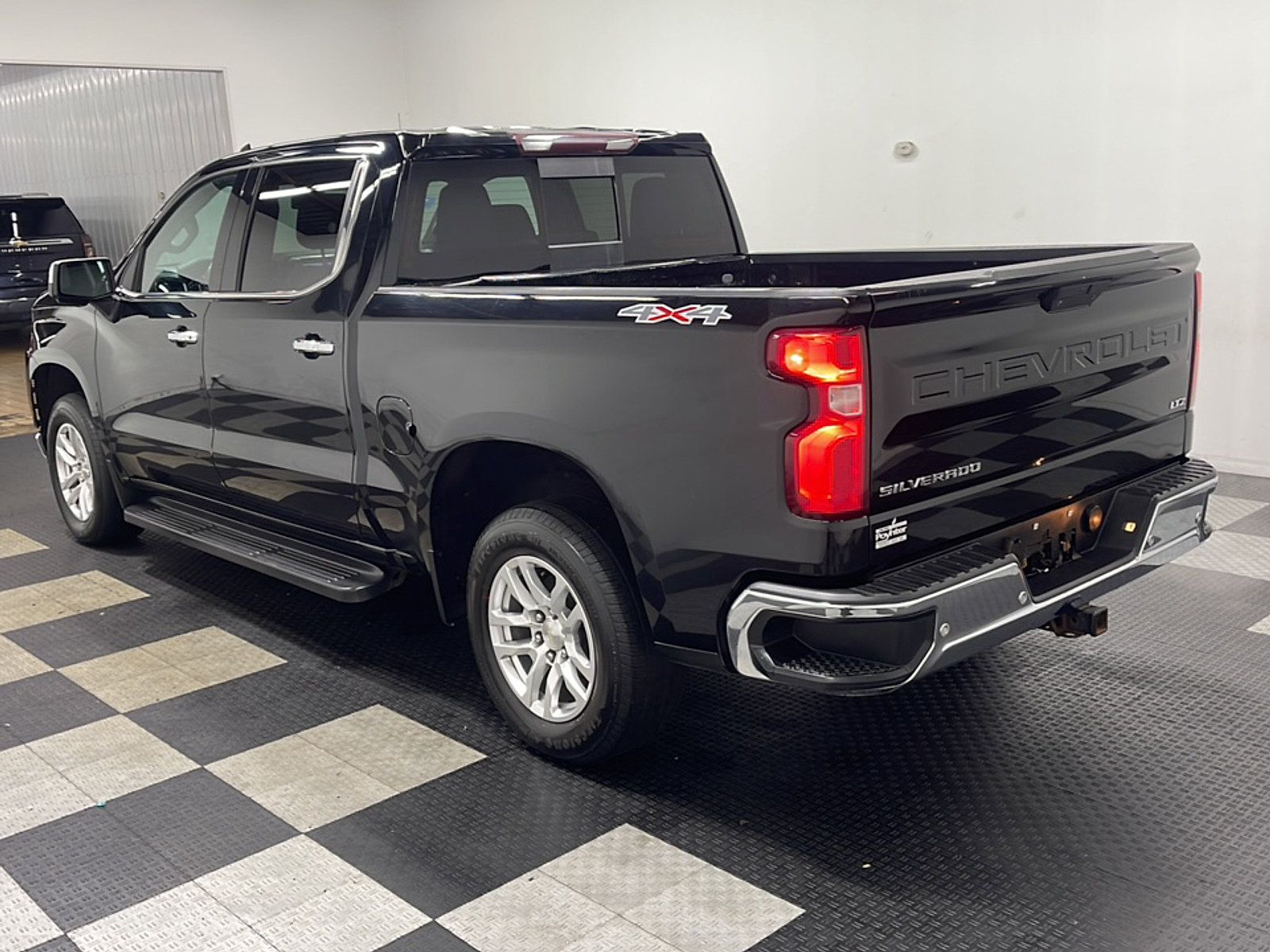 Used 2019 Chevrolet Silverado 1500 LTZ w/ LTZ Plus Package AWD/4WD image 16