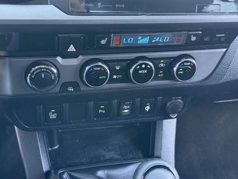 Used 2016 Toyota Tacoma TRD Off-Road w/ Premium & Technology Package image 30