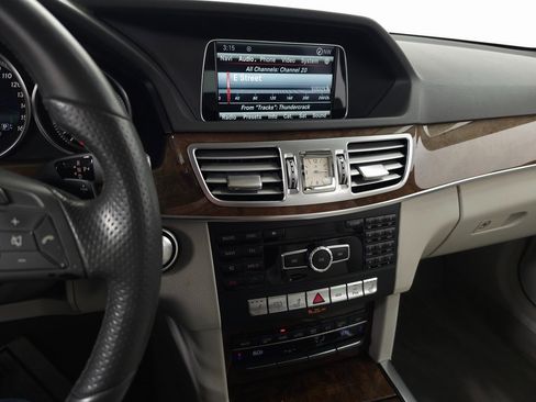 Used 2014 Mercedes-Benz E 350 4MATIC Sedan image 21
