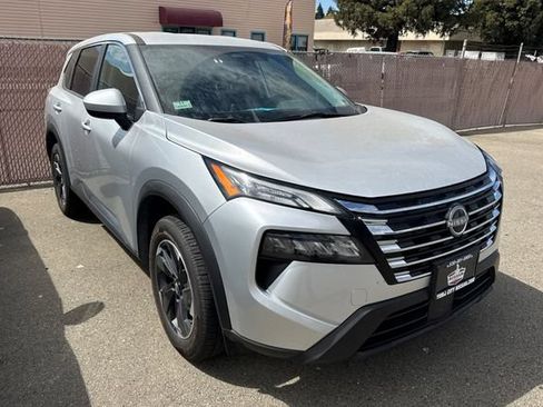 Certified 2025 Nissan Rogue SV AWD/4WD image 2