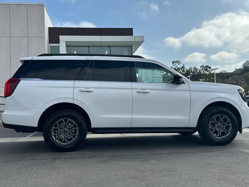Certified 2025 Ford Expedition Active RWD image 2