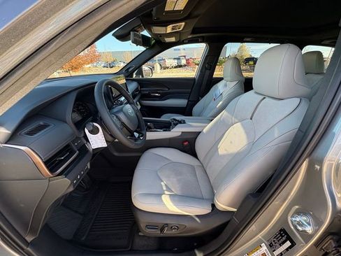 Used 2026 Toyota Grand Highlander AWD Hybrid image 12