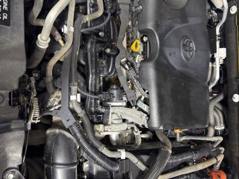 Used 2021 Toyota RAV4 SE image 9