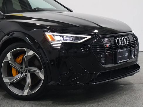 Used 2023 Audi e-tron S Premium Plus w/ Black Optic Package AWD/4WD image 3