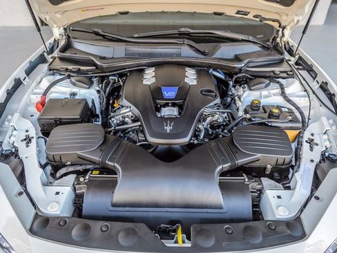 Used 2019 Maserati Ghibli S image 17