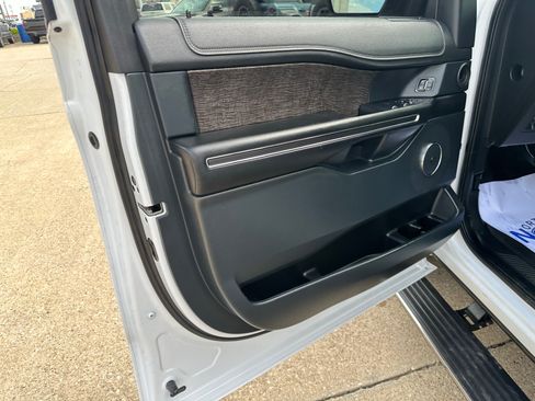 Used 2025 Ford Expedition Max Platinum w/ Driver's Package AWD/4WD image 14