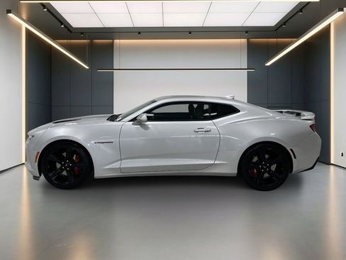 Used 2018 Chevrolet Camaro SS RWD image 2
