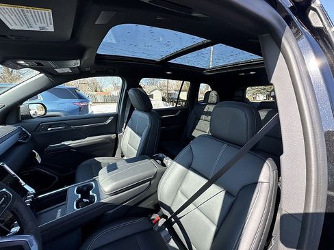 New 2025 GMC Acadia Elevation w/ Elevation Premium Package image 16