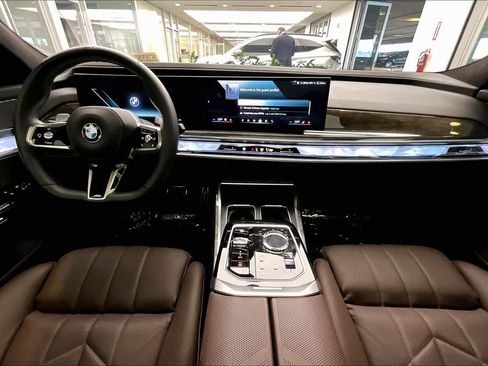 Used 2025 BMW 760i xDrive 760i xDrive w/ Executive Package image 30