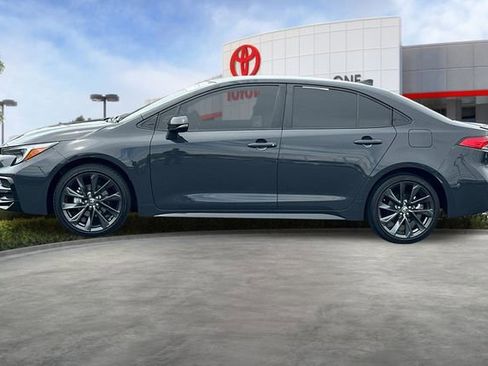 Certified 2025 Toyota Corolla SE FWD image 9