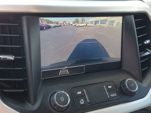 Used 2023 GMC Acadia SLE w/ Driver Convenience Package image 18