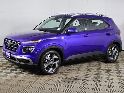 Certified 2025 Hyundai Venue Limited FWD image 7