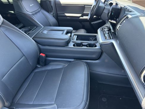 Used 2025 Ford Expedition Platinum AWD/4WD image 11