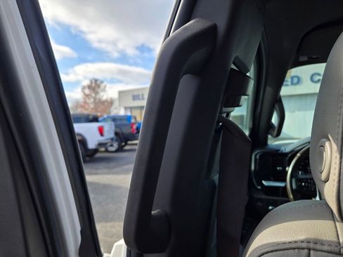 Used 2023 GMC Sierra 1500 SLT w/ SLT Convenience Package AWD/4WD image 31