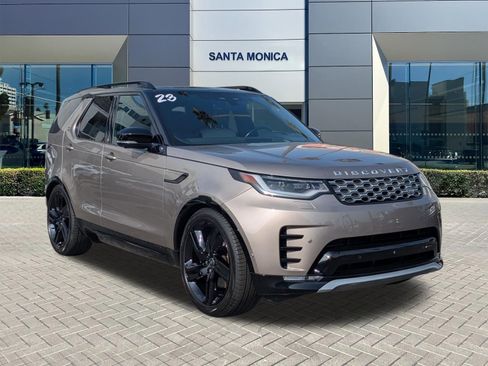 Used 2023 Land Rover Discovery Metropolitan Edition image 3