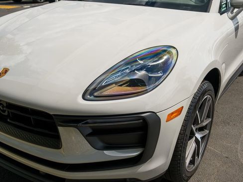 Used 2025 Porsche Macan AWD/4WD image 10