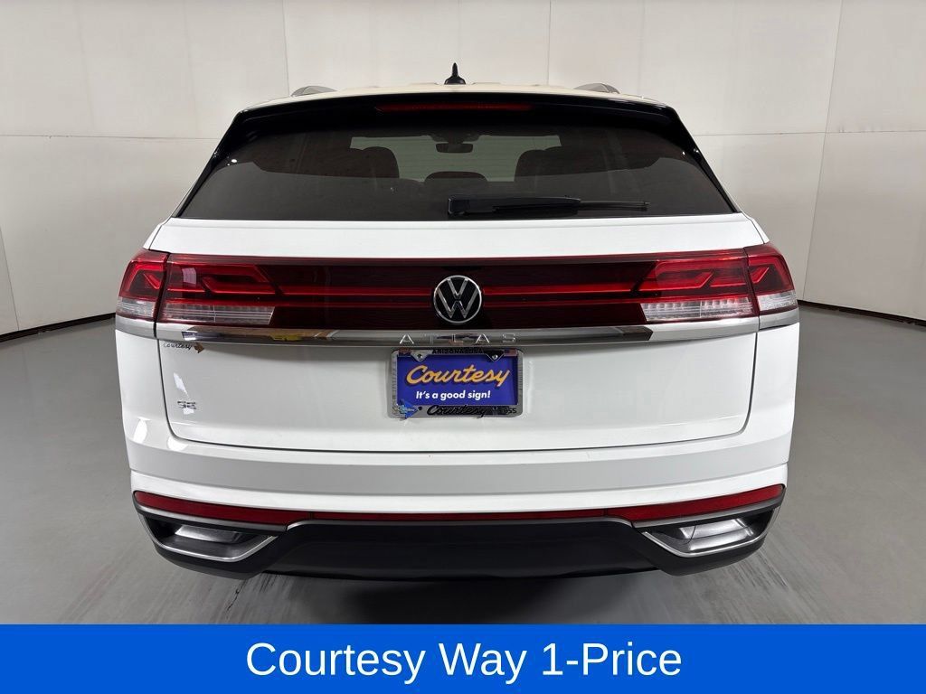 Used 2024 Volkswagen Atlas Cross Sport SE FWD image 9