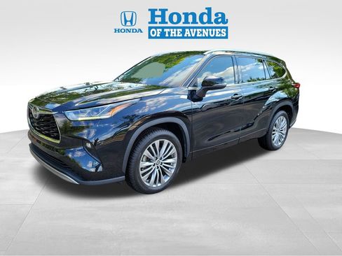 Used 2021 Toyota Highlander Platinum image 2
