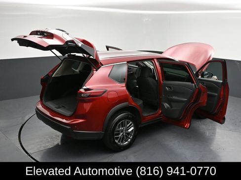 Used 2025 Nissan Rogue S AWD/4WD image 32
