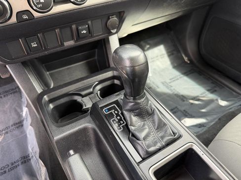 Used 2020 Toyota Tacoma SR AWD/4WD image 14
