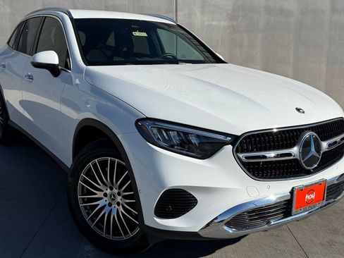 Used 2025 Mercedes-Benz GLC 300 image 1