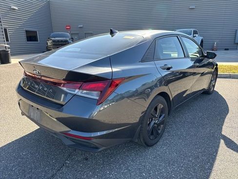 Used 2022 Hyundai Elantra SEL FWD image 7