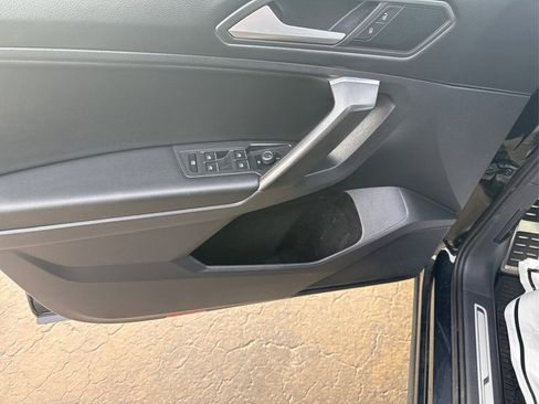 Used 2021 Volkswagen Tiguan SE R-Line image 16